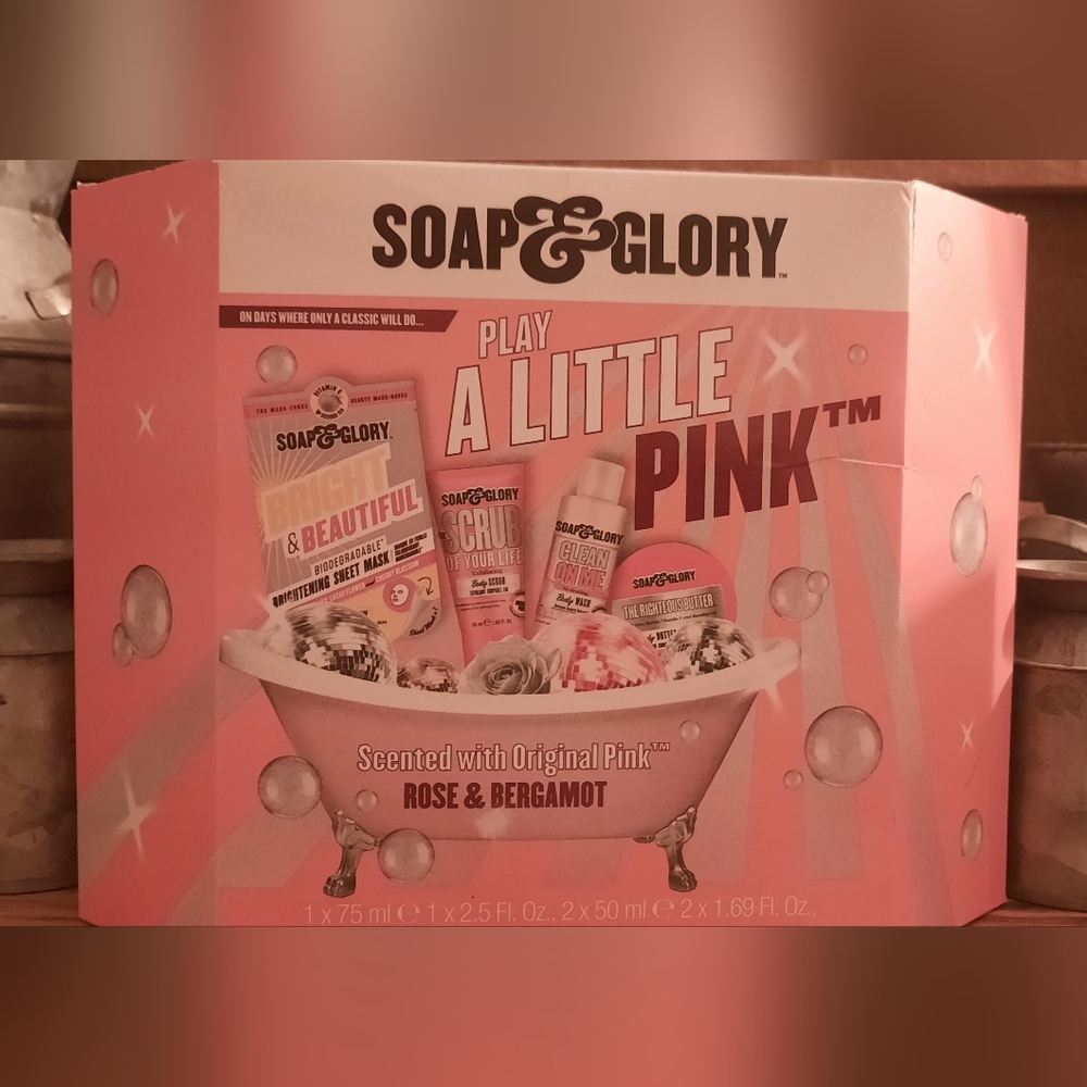 NIB Soap & Glory Play A Little Pink™️  Spa in a Box